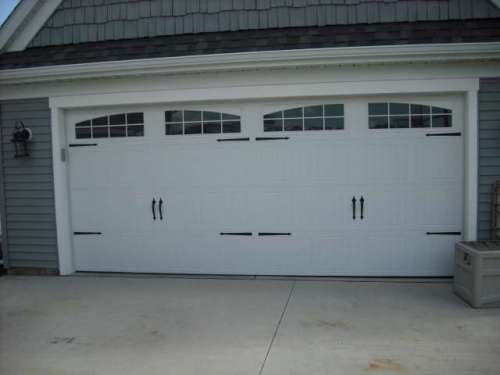 Image of 9600 Sonoma Style Garage Door Installed in Auburn Ohio (Geauga County).