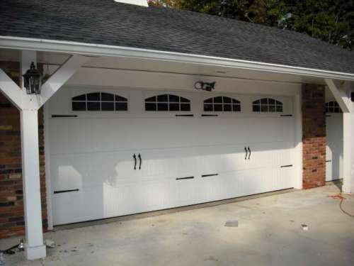 Image of 9600 Sonoma Style Garage Door Installed in Bentleyville Ohio, Near Cleveland.