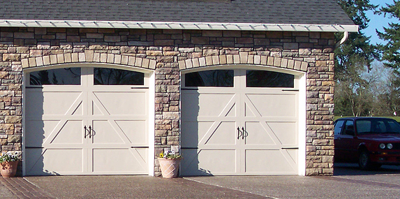 Picture of house with garage door model 9400 made by Wayne Dalton.
