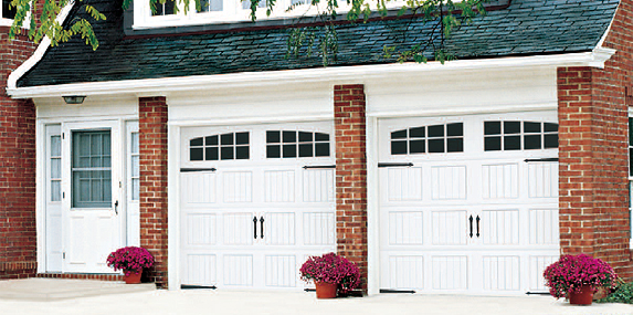 Picture of house with garage door model 9600 made by Wayne Dalton.