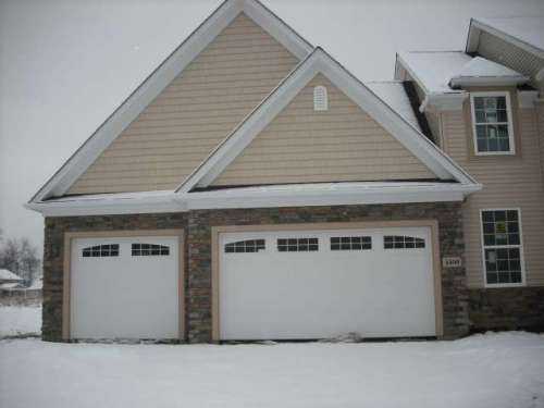 Image of 9600 Sonoma Style Garage Door Installed in Willoughby Ohio (Lake County).